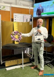 Pierre Demesmaeker prezentuje urządzenie pod nazwą FotoCCar-model dla florystów_GrootGroenPlus 2024_fot. A-Cecot