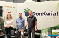 Na ekspozycji firmy DonKwiat: Marzena Skowera, Wiktor Rymarczyk oraz Jan Mertens (z przedsiębiorstwa Vitelia Agrocultuur_GrootGroenPlus 2024_fot. A-Cecot