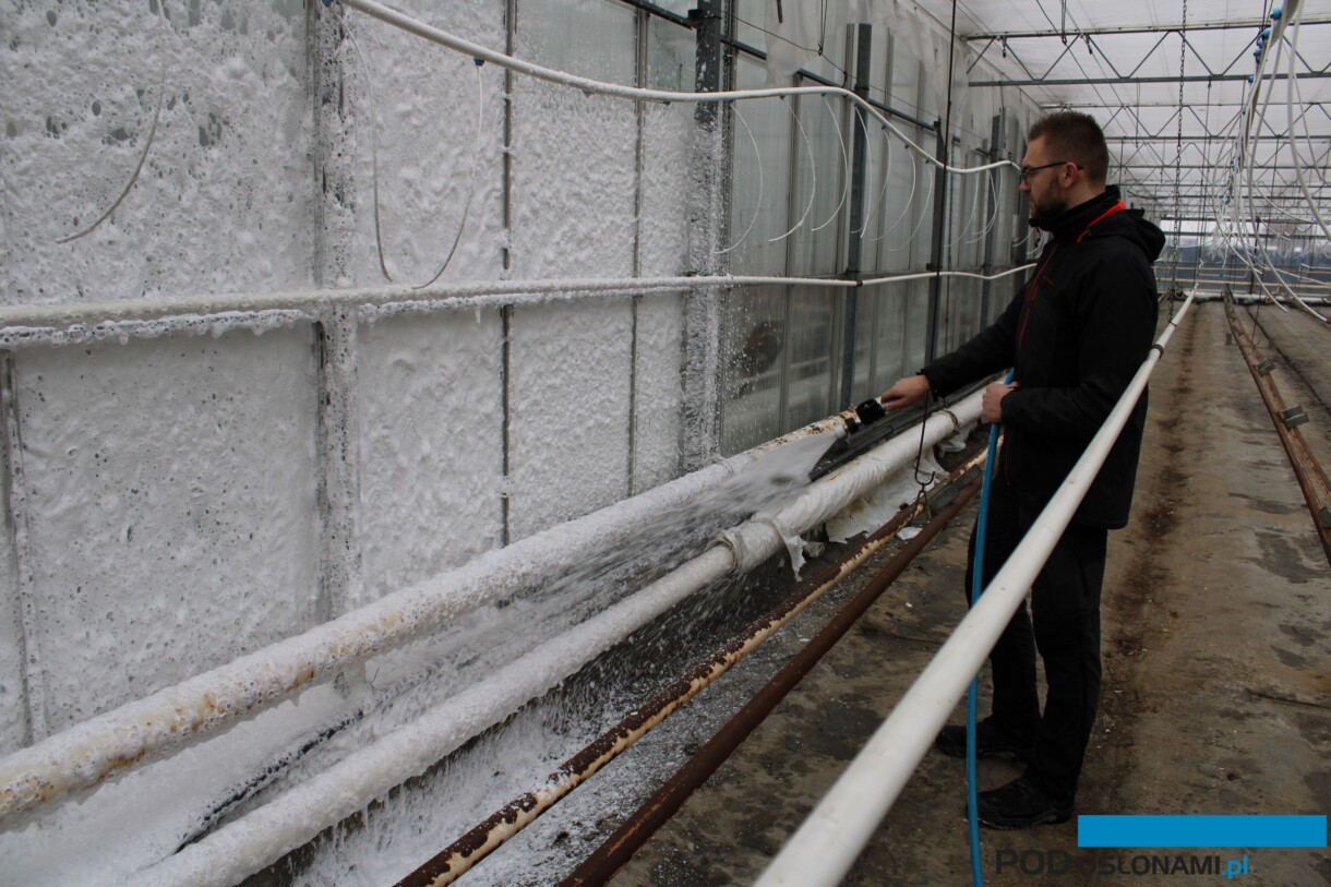 Pianę Roam Eco Clean nanosi się na dezynfekowane powierzchnie (fot. Roam Technology)