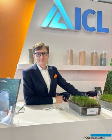Janusz Szweykowski na stoisku firmy ICL podczas targów Gardenia 2024 _fot. A-Cecot