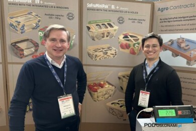 Adam Sikorski i Kacper Dach na stoisku Sofrupak
