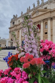 Easter_Dutch Flower Arrangements_Vatican City