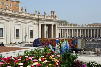Easter_Dutch Flower Arrangements_Vatican City