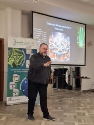 Dr Waldemar Wojciechowski podczas wykładu w Potworowie (fot. AgW)