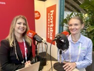Anna Woronowicz z firmy Grodan (z prawej) podczas wywiadu dla podcastu HortiBiz w czasie targów GreenTech (fot. Grodan)