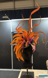 praca Agnieszki Pydy-Mędyk_nagroda specjalna Henryki Maćkowiak_5. Konkurs SFP im. Kariny Maćkowiak na florystyczny fascynator_Gardenia 2025_fot. A-Cecot