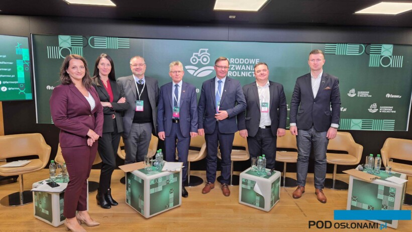 Uczestnicy debaty PSOR - Małgorzata Bojańczyk (dyrektor generalna PSOR), Iwona Dyba (moderatorka, redaktor naczelna farmer.pl), dr hab. Roman Kierzek (Prof. IOR-PIB), dr Paweł Krawiec (sadownik, Horti Team), Robert Nowak (wiceprezes KRIR), Krzysztof Nykiel (Prezes KZPBC), Łukasz Pergoł (rada ds. Młodych Rolników)