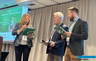 Prezes ZSzP Andrzej Kujawa (w środku) oraz prowadzący tegoroczną konferencję szkółkarską w Bydgoszczy - Anna Bilska i Łukasz Pełka (fot. A. Cecot)