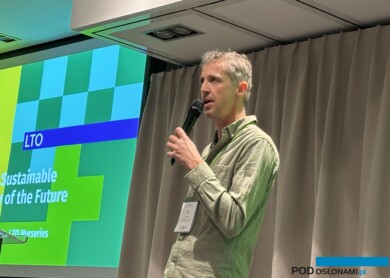 Arno Engels przedstawił wiele najnowszych praktycznych rozwiązań wdrażanych w holenderskich gospodarstwach (fot. A. Cecot)_Konferencja Szkółkarska 2025_Bydgoszcz