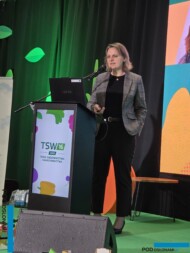 Nasza redakcyjna koleżanka, dr Dorota Łabanowska-Bury podczas wykład na temat upraw w systemach zero residue (fot. AW)