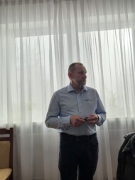 Bartłomiej Pierzchalski przybliżył charakterystykę odmian roślin ozdobnych z oferty Syngenta Flowers, fot. PB
