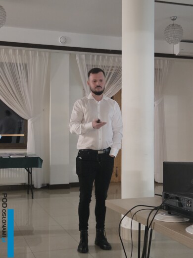 Dawid Cyran przybliżył charakterystykę zamgławiaczy do aplikacji dezynfektantów i śor, fot. PB