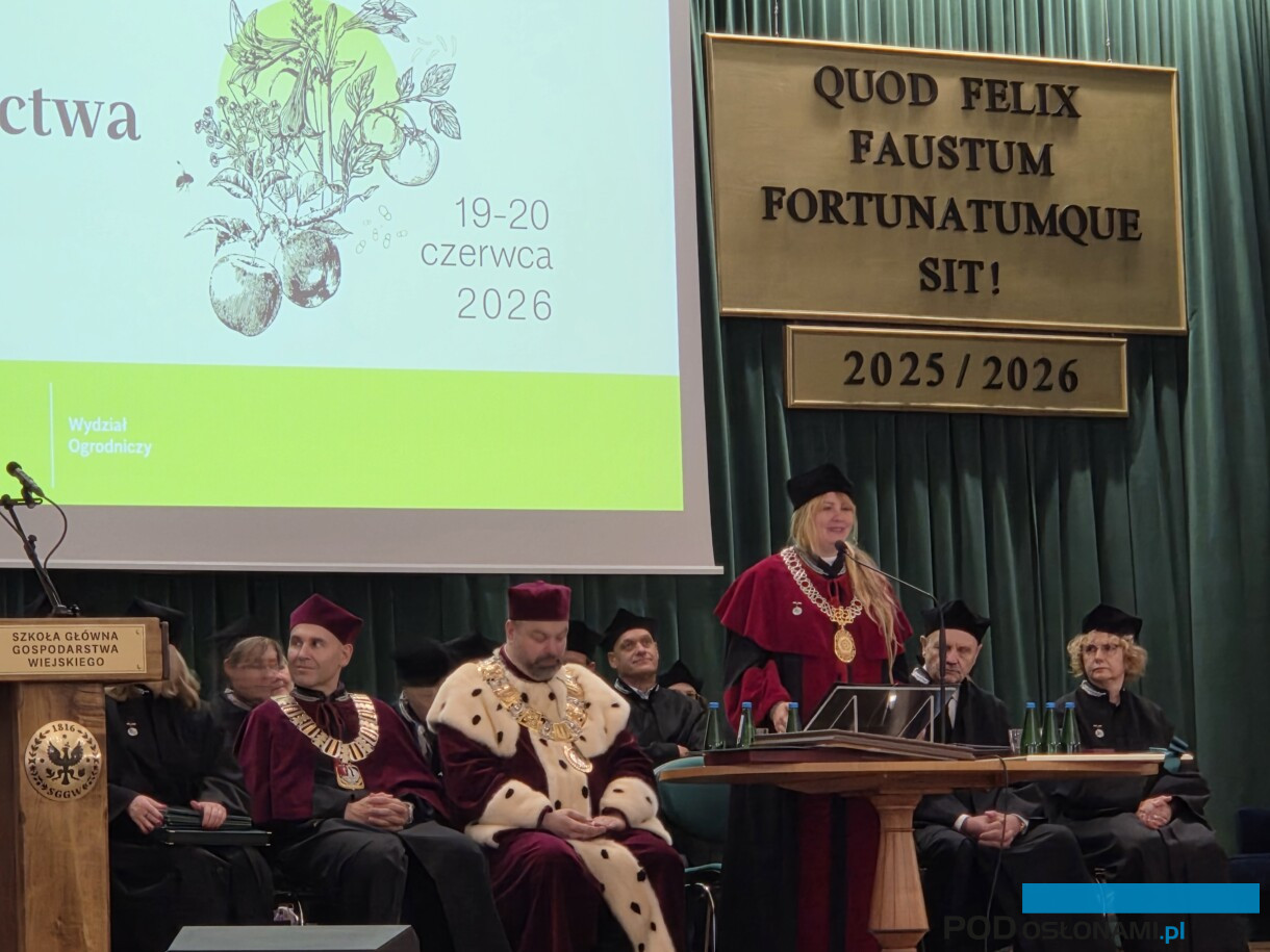 Konferencję Naukową "Ziemia. Roślina. Odpowiedzialność." prowadziła dr hab. Ewa Zaraś, dziekan Wydziału Ogrodniczego SGGW (fot. AW)