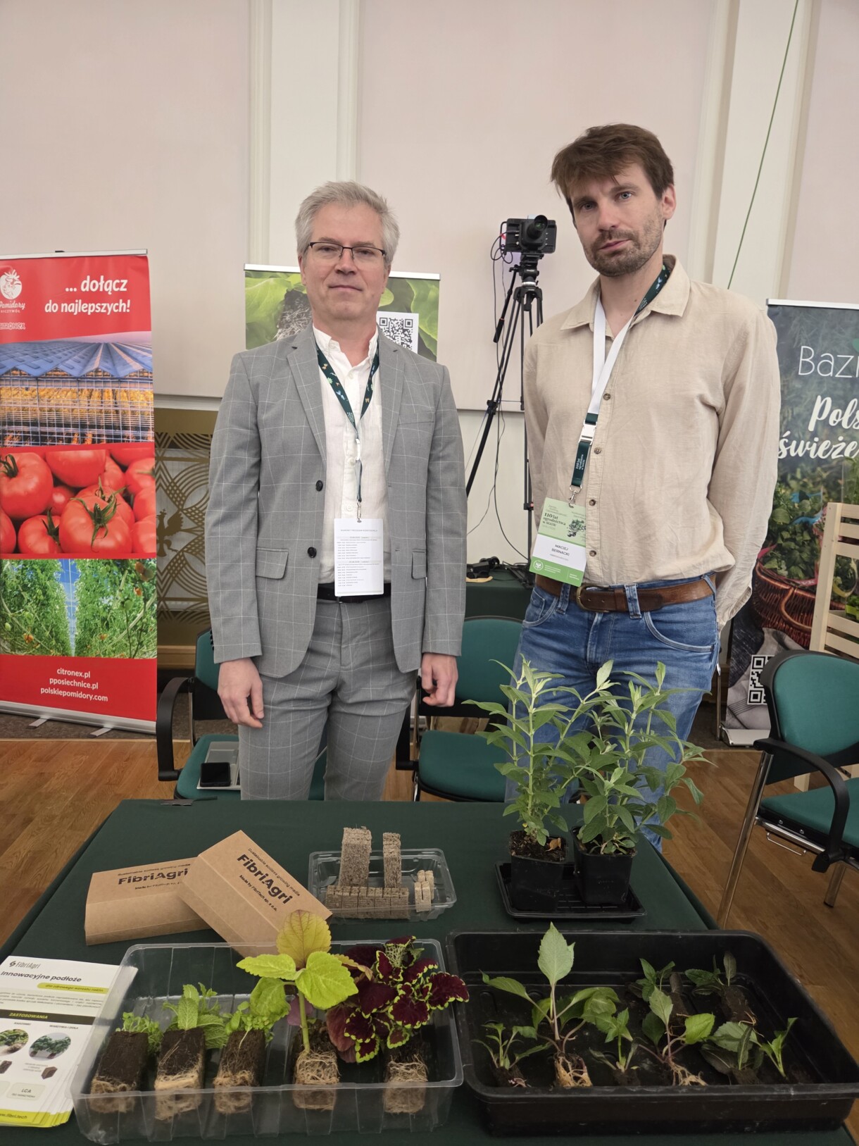 Tomasz Borkowski i dr Maciej Jerzy Bernacki - przedstawiciele firmy FibriAgri (fot. AW)