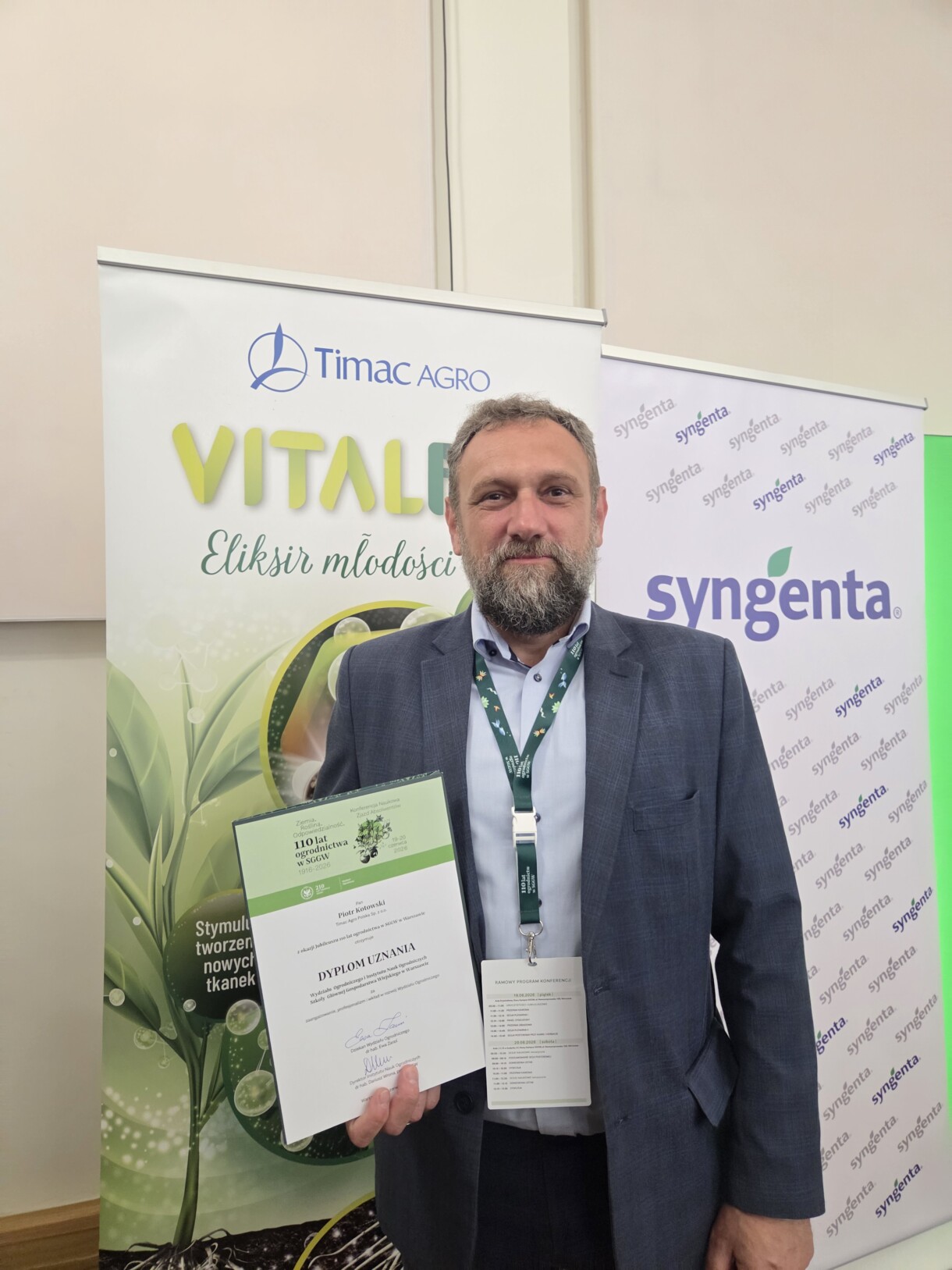 Firmę Timac Agro Polska reprezentował Piotr Kotowski, który został uhonorowany dyplomem uznania na 10 lat ogrodnictwa w SGGW (fot. AW)