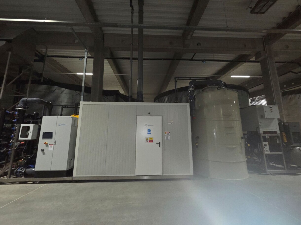 Jeden z trzech generatorów ozonu, używanego do dezynfekcji pożywki z recyrkulacji (fot. AW)