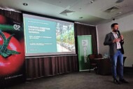 Piotr Garstka z firmy Industria Pactum podczas spotkania zorganizowanego w Otwocku przez firmę Enza Zaden wyjaśniał możliwości uzyskania dodatkowego dochodu w gospodarstwach ogrodniczych za tzw. białe certyfikaty (fot. Enza Zaden)