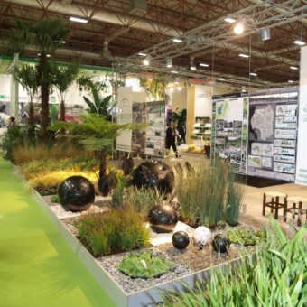 Stoisko firm Tasaco Tarim oraz Kardelen Peyzaj Planlama, pokazujące trendy w architekturze krajobrazu