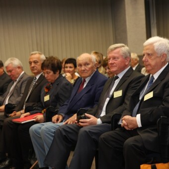 Uczestnicy Ogólnopolskiej Ogrodniczej Konferencji Naukowej pt. "Ziemia Roślina Człowiek" i towarzyszącego jej jubileuszu 45-lecia Wydziału Ogrodniczego UR w Krakowie