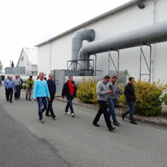 Grupa producentów w drodze do zwiedzania obiektu firmy Vegex