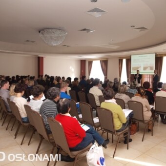 Pierwszy dzień chryzantemowego szkolenia w Dwikozach, zorganizowanego przez firmę K. Pychyński, fot. 1-9 A. Cecot  