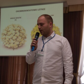 Paweł Pychyński przedstawił drobnokwiatowe odmiany chryzantem