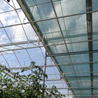 W szklarni zainstalowano dwie kurtyny energooszczędne szwedzkiej firmy Svensson, w tym jedną antykondensacyjną 