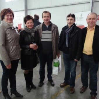 Państwo Koconiowie w towarzystwie zaprzyjaźnionych ogrodników Danuty i Edwarda Smoleniów oraz Leszka Leśnika z MODR-u 