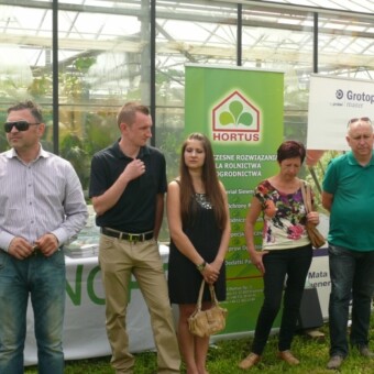 W spotkaniu uczestniczyli producenci ogórków z okolicy - m.in, od prawej, Andrzej i Alicja Koconiowie, Anna i Paweł Koconiowie, obok Robert Babczyk (przedstawiciel firmy Hortus)