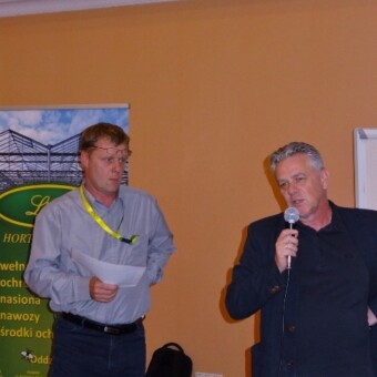 Na temat podłoża Hortisil oraz zasad podawania pożywki mówili Peter Slavik (z lewej) i Tomasz Badzian z koncernu Saint Gobain