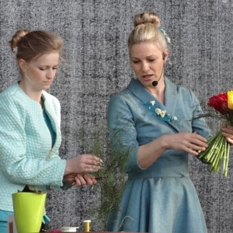 Pokaz florystyczny prowadziła dr hab. Agnieszka Krzymińska z UR w Poznaniu, a pomagała jej córka Magdalena