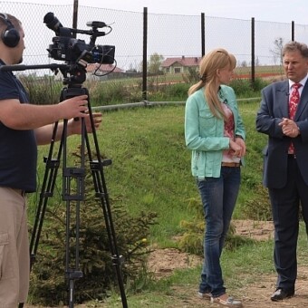 Bogdan Królik udziela wywiadu telewizji TVR, fot. 1-14 A.Cecot
