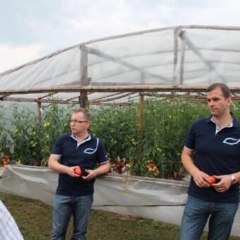 Rafał Alfut (z lewej) i Zenon Małek z Syngenty przedstawili charakterystykę odmian pomidorów