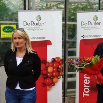 Od lewej: gospodarz spotkania pani Beata Wojtyła oraz przedstawiciele głównego organizatora firmy Monsanto - prowadząca spotkanie Katarzyna Kaczmarek (manadżer handlowy w rejonie kaliskim) i Leszek Kołtun (dyrektor handlowy w Polsce)