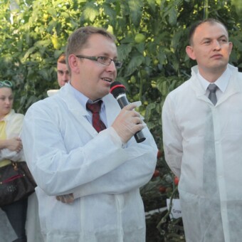 Rafał Alfut mówił o odmianach pomidorów polecanych do uprawy w szklarniach (z prawej Marek Sowa) 