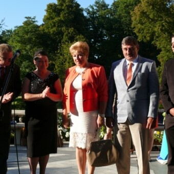 Ogrodnicy nominowani w kategorii "Uprawa warzyw pod osłonami" - od lewej Roman i Adrianna Biadałowie, Mirosława i Zdzisław Dziubkowie oraz Łukasz Jankowski