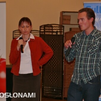 Katarzyna Tykarska-Duchovska i Thijs Peekstock z firmy Monsanto podczas wykładu na temat uprawy z doświetlaniem  