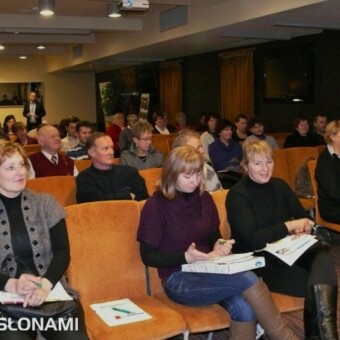 Producenci chryzantem uczestniczący w spotkaniu w Krakowie