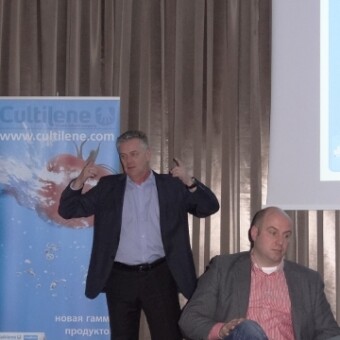 Tomasz Badzian - dyrektor polskiego oddziału firny Cultilene (z lewej) 
