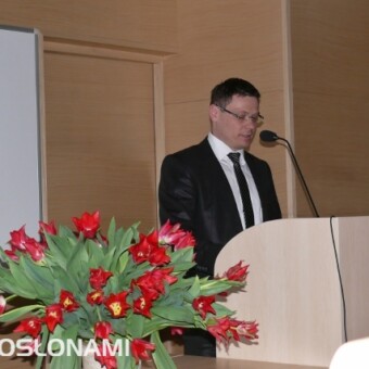 Jerzy Kazimierczak, reprezentujący firmę P.L.J. Bom Greenhouses, omówił nowoczesne rozwiązania w konstrukcjach szklarniowych (m.in. konstrukcję Twinlight) 