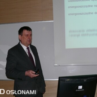 Prof. dr hab. Sławomir Kurpaska przedstawił analizę zapotrzebowania na ciepło szklarni w zależności od rodzaju szkła użytego do jej pokrycia 