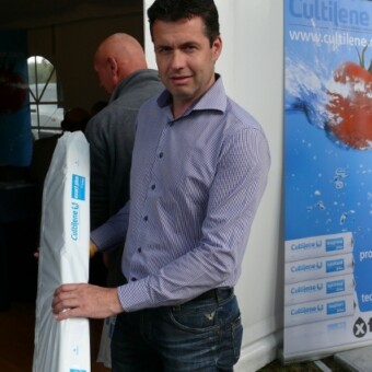 Na stoisku firmy Cultilene prezentowano m.in. maty produkowane w technologii X-fibre (Ivan Casteels z firmy Cultilene)  