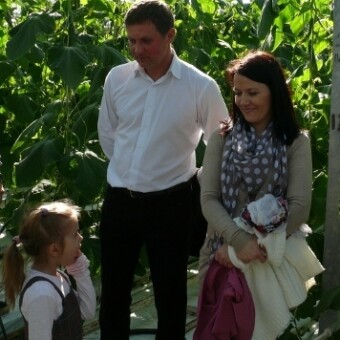 Gospodarze Dnia Ogórka - państwo Monika i Mirosław Dominikowie z córeczką, fot. 1-9 A. Wize