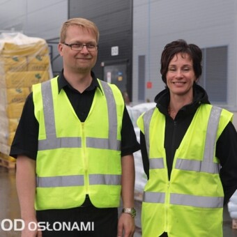 Menedżer ds. produktu Juha Koskiniemi (z lewej) i dyrektor fabryki Kekkila, Paivi Laakso