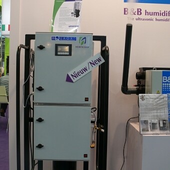 Aqoaox - urządzenie do elektrolizy roztworu soli, wykorzystywanego następnie do dezynfekcji instalacji nawadniającej (Horticoop) 