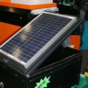 Wspomagającym źródłem energii jest ogniwo fotowoltaiczne 