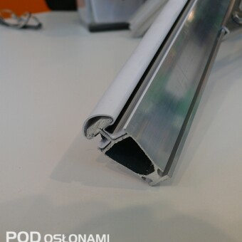 Profil z uszczelką trzymającą szybę z obu stron (P.L.J. Bom Greenhouses)