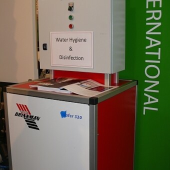 Zestaw do elektrolizy roztworu soli, aktywny roztwór używnay jest do dezynfekcji instalacji nawadniających (Brinkman) (Brinkman