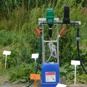 Dozownik z firmy Brinkman wykorzystywany w polowych doświadczeniach