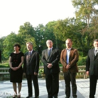 Nominowani producenci roślin ozdobnych - od lewej Adam Hupka, Dorota i Kazimierz Dąbrowscy, Kazimierz i Paweł Pychyńscy oraz Tomasz Walczak